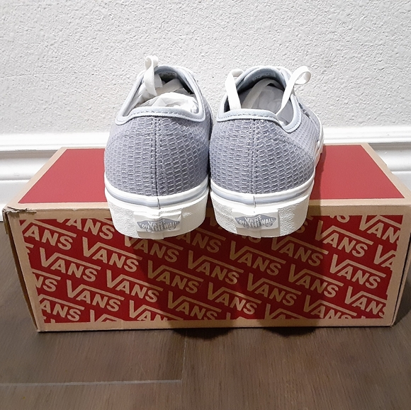 Vans - Picture 3 of 4
